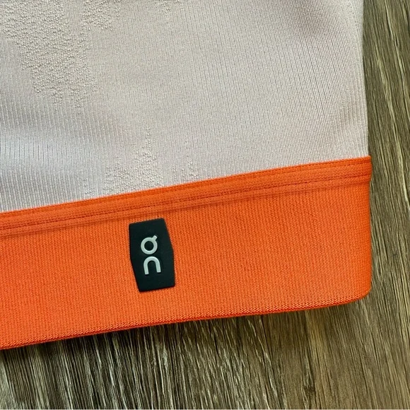 On Running Pace Bra - Picture 2 of 3